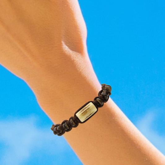 BR0008 BRACELET WOOD BEADS MACRAME